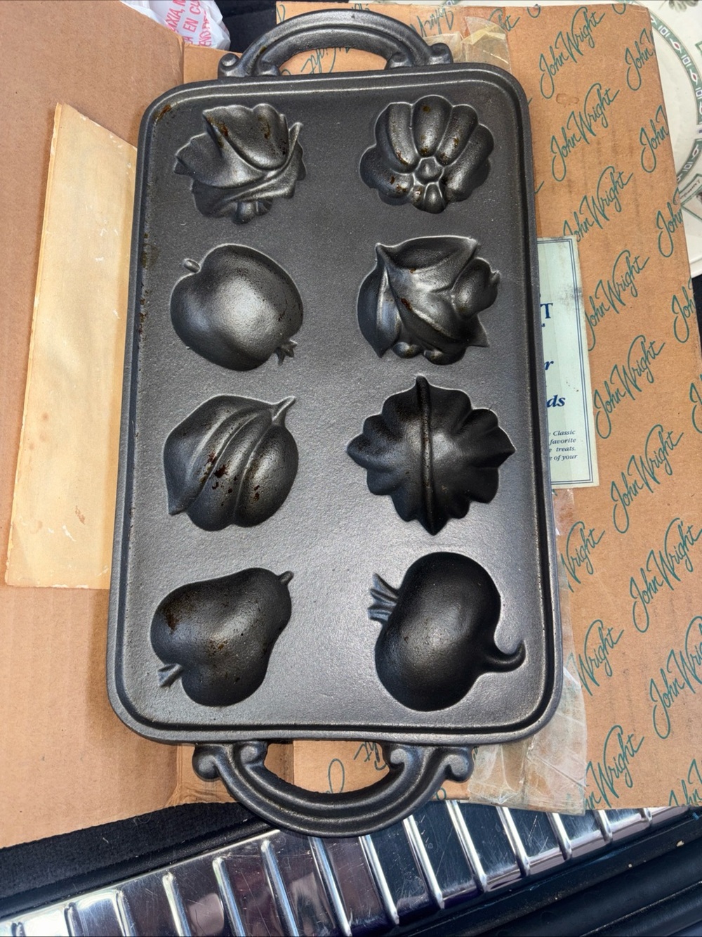 Seasonal Fruit & Leaf Cast Iron Baking Mold — Black